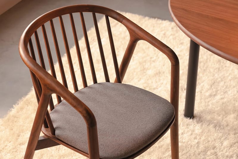 Noira Spisestol med Armlener - Valnøtt / Brun - Møbler - Stoler & lenestoler - Spisestuestoler & kjøkkenstoler