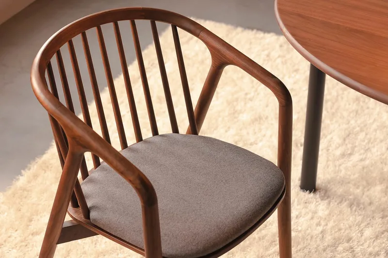 Noira Spisestol med Armlener - Valnøtt / Brun - Møbler - Stoler & lenestoler - Spisestuestoler & kjøkkenstoler