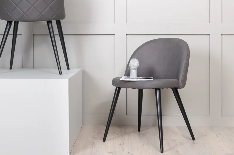 Velvet Stitches Spisestol - Grå/Sort - Møbler - Stoler & lenestoler - Spisestuestoler & kjøkkenstoler