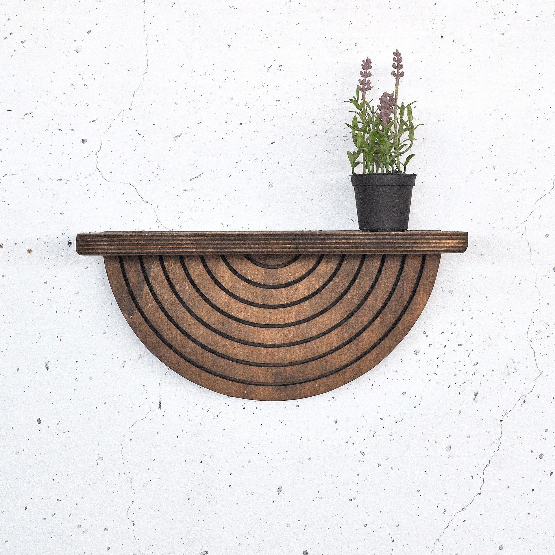 Dekorativ vegghylle i tre Hanah Home Raflon (31 x 16 x 9 cm) Modell halvsirkel ned -