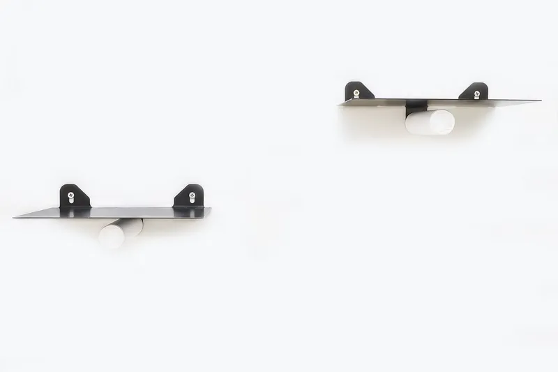 Noke Veggshylle 21 cm i Metall med Trestativ - Svart - Oppbevaring - Hyller - Vegghylle