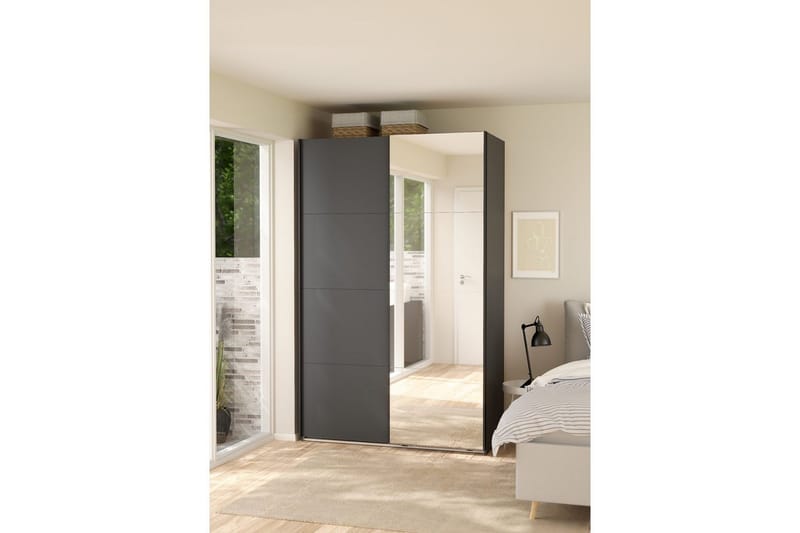 Elvos Garderobe med Speil 139x220 cm - Svart - Oppbevaring - Klesoppbevaring - Garderober & garderobesystem