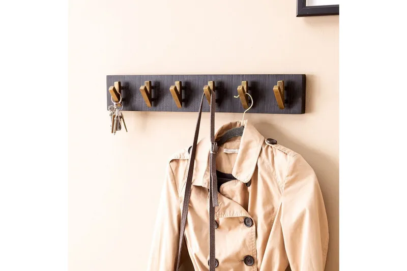 Garderobe Wohnling Vegghengt klesstativ 6 gylne metallkroker elegant i svart gull - Oppbevaring - Klesoppbevaring - Stumtjener