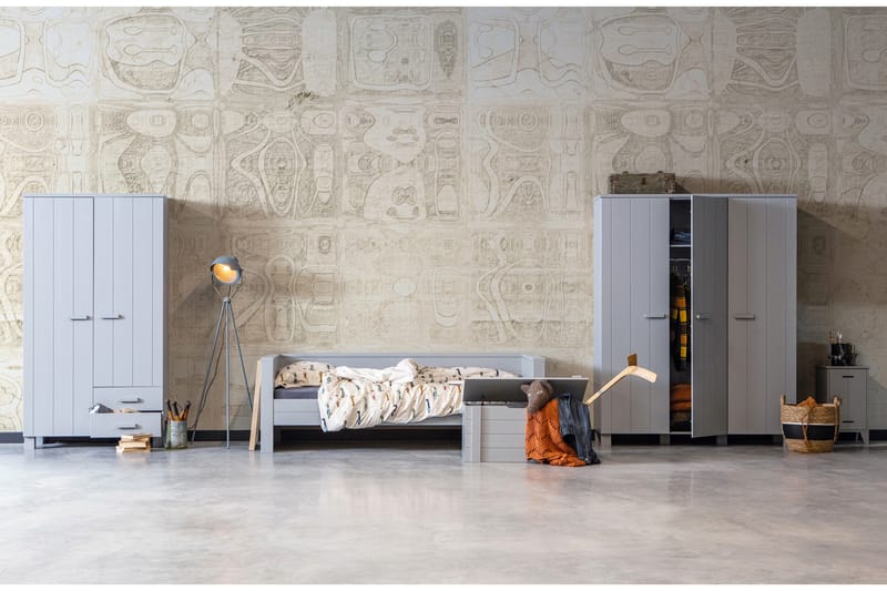 Tenney Garderobe med 2 Skuffer 111 cm - Grå Furu - Oppbevaring - Klesoppbevaring - Garderober & garderobesystem - Garderobeskap & klesskap