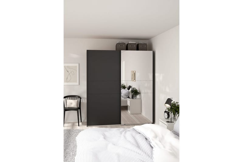 Takeru Garderobe med Speil 179x200 cm - Svart - Oppbevaring - Klesoppbevaring - Garderober & garderobesystem