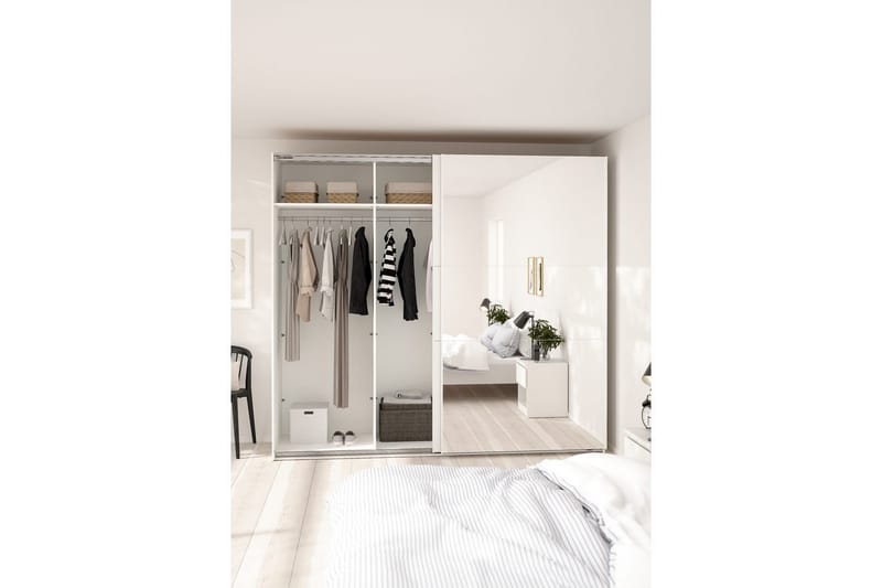 Takeru Garderobe med Speil 244x221 cm - Hvit - Oppbevaring - Klesoppbevaring - Garderober & garderobesystem