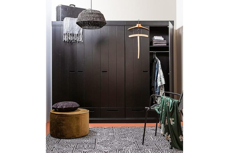 Varius Garderobe 140x53 cm 3 Dører - Furu/Svart - Oppbevaring - Klesoppbevaring - Garderober & garderobesystem