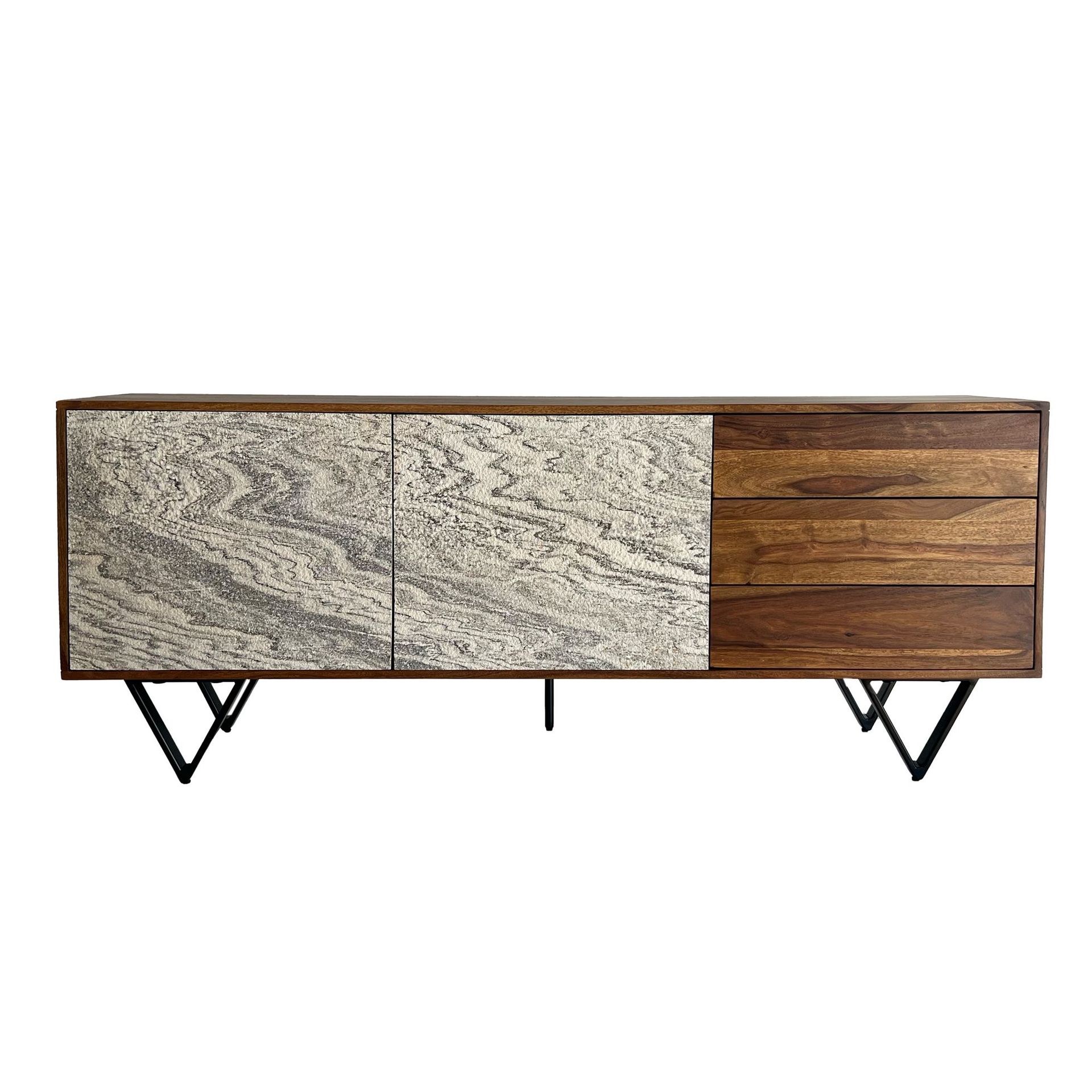 Jesvik skjenk 175x71x40 cm i massivt sheeshamtre med fronter i steinlook - hvit og naturtre
