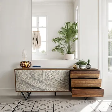 Jesvik skjenk 175x71x40 cm i massivt sheeshamtre med fronter i steinlook - hvit og naturtre - Oppbevaring - Oppbevaringsmøbler - Sideboard & skjenker