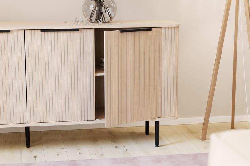 Kopparbo Ribbet Skjenk med Oppbevaring - Hvitlasert / Lys Eik / Tre - Oppbevaring - Oppbevaringsmøbler - Sideboard & skjenker