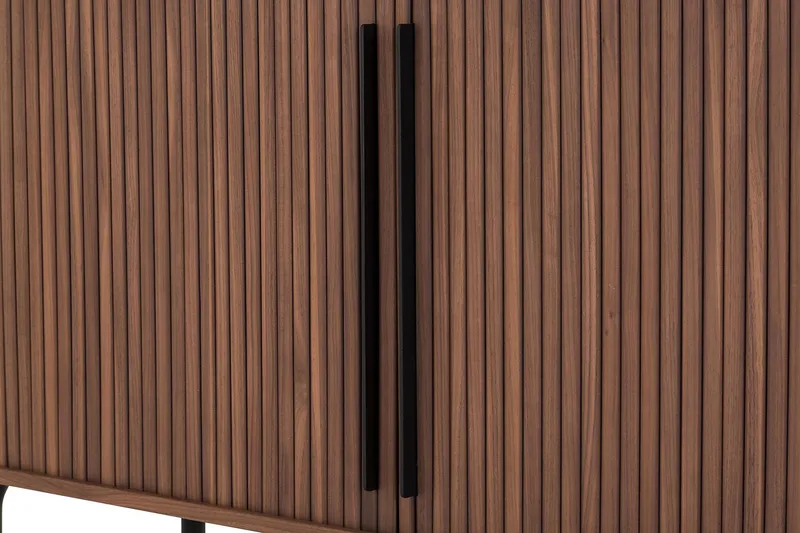 Noira Smalt Sideboard Ribbet Valnøtt 150x45 cm - Valnøtt / Brun - Oppbevaring - Oppbevaringsmøbler - Sideboard & skjenker