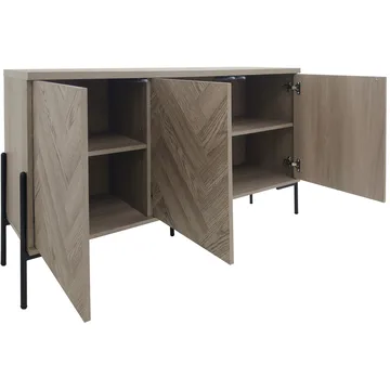 Skjenk Loft24 Charlene Naturfarget fiskebein/naturfarget eik 3 dører - Naturfarget eik i fiskebeinsmønster / naturfarget eik - Oppbevaring - Oppbevaringsmøbler - Sideboard & skjenker