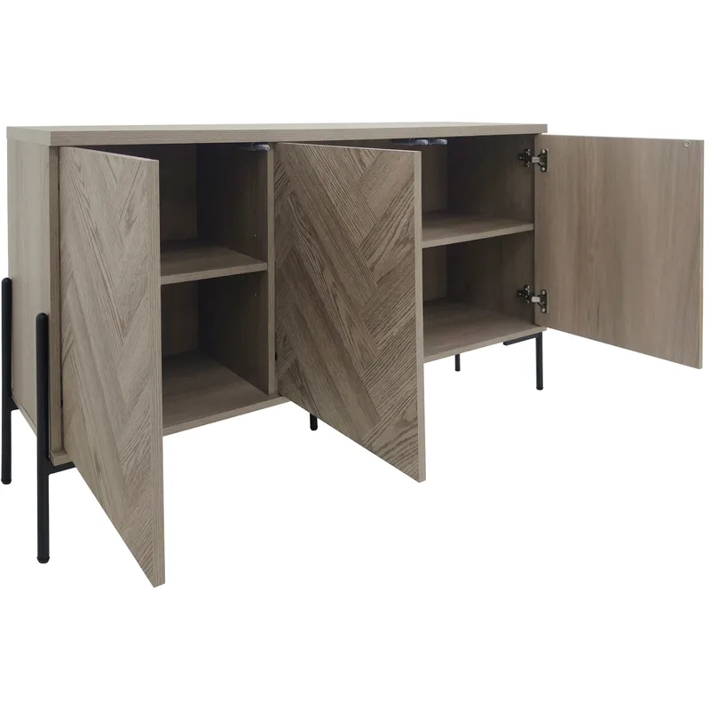 Skjenk Loft24 Charlene Naturfarget fiskebein/naturfarget eik 3 dører - Naturfarget eik i fiskebeinsmønster / naturfarget eik - Oppbevaring - Oppbevaringsmøbler - Sideboard & skjenker