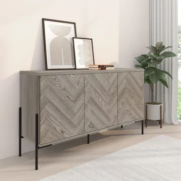 Skjenk Loft24 Charlene Naturfarget fiskebein/naturfarget eik 3 dører - Naturfarget eik i fiskebeinsmønster / naturfarget eik - Oppbevaring - Oppbevaringsmøbler - Sideboard & skjenker