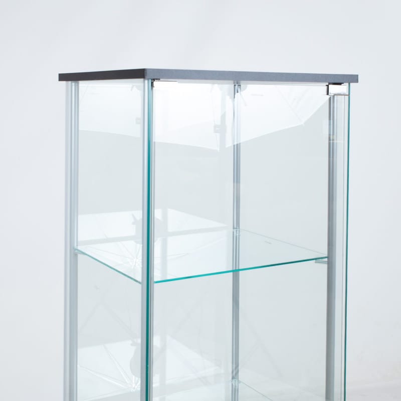 Vitrineskap HOME4YOU Aiko 60x36x163 cm - grå - Oppbevaring - Skap - Vitrineskap