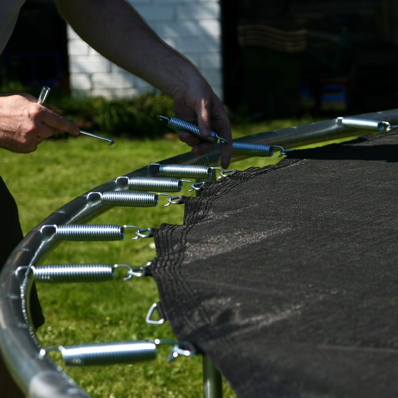 Trampoline HOME4YOU med grønt underlag 426 cm - grønn polstring, svart matte - Sport & fritid - Lek & sport - Lekeredskap & utelek