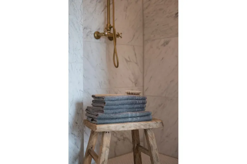 Dusjhåndkle Basic Frotté 65 x 130 cm - Grå - Tekstiler - Tekstiler baderom - Håndklær