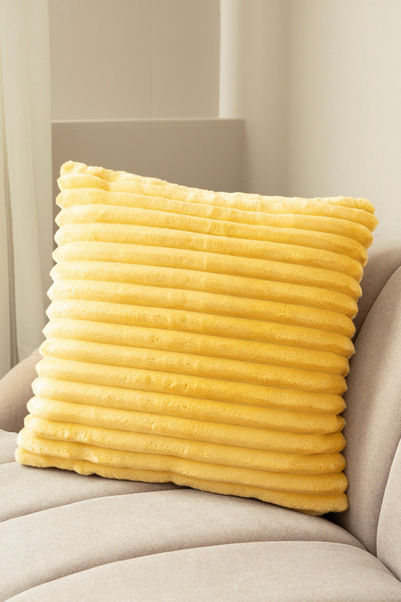 Pyntepute Stripe 50x50 cm - Gul