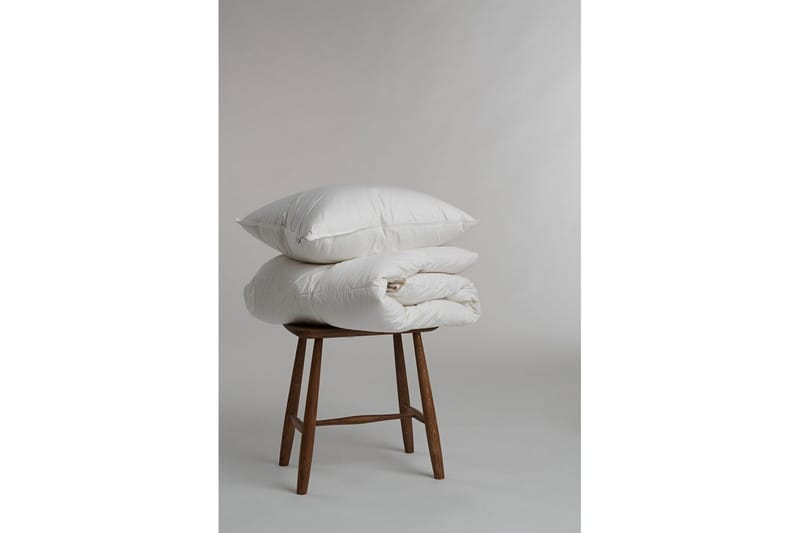 Dundyne 150 x 210 cm Hvit Mellomvarm 600 g - Mellomvarm 600 g - Tekstiler - Sengetøy - Dyne