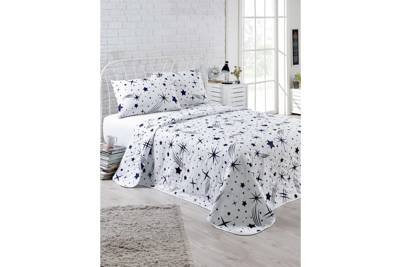 EnLora Home Sengeteppe Dobbelt 200x220+2 Putetrekk Quiltet - Hvit/Mørkeblå - Tekstiler - Sengetøy - Sengetøysett & dynetrekksett - Sengesett dobbeltseng