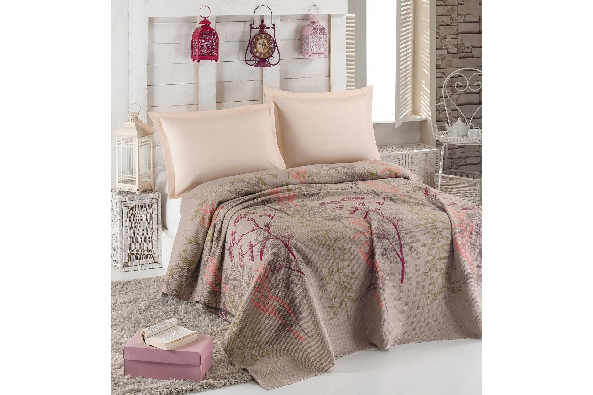 Eponj Home Sengeteppe Enkelt 160x235 cm - Beige/Rød/Rosa/Grønn