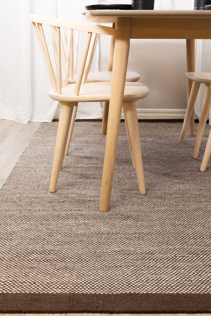 Håndvevd teppe KM Home Sandhamn 160x230 cm Sjokolade - Sjokolade - Tekstiler - Tepper & Matter - Moderne tepper - Ullteppe