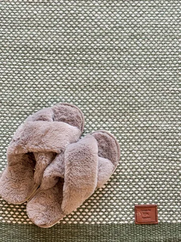 Håndvevd teppe KM Home Sandhamn Kvadrat 200x200 cm Smaragdgrønn - smaragdgrønn - Tekstiler - Tepper & Matter - Moderne tepper - Ullteppe