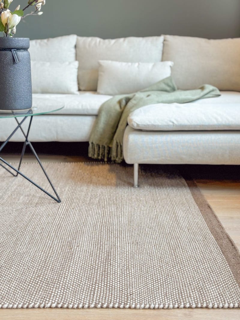 Håndvevd teppe KM Home Sandhamn Kvadrat 250x250 cm Mørk Lin - Mørk Lin - Tekstiler - Tepper & Matter - Moderne tepper - Ullteppe