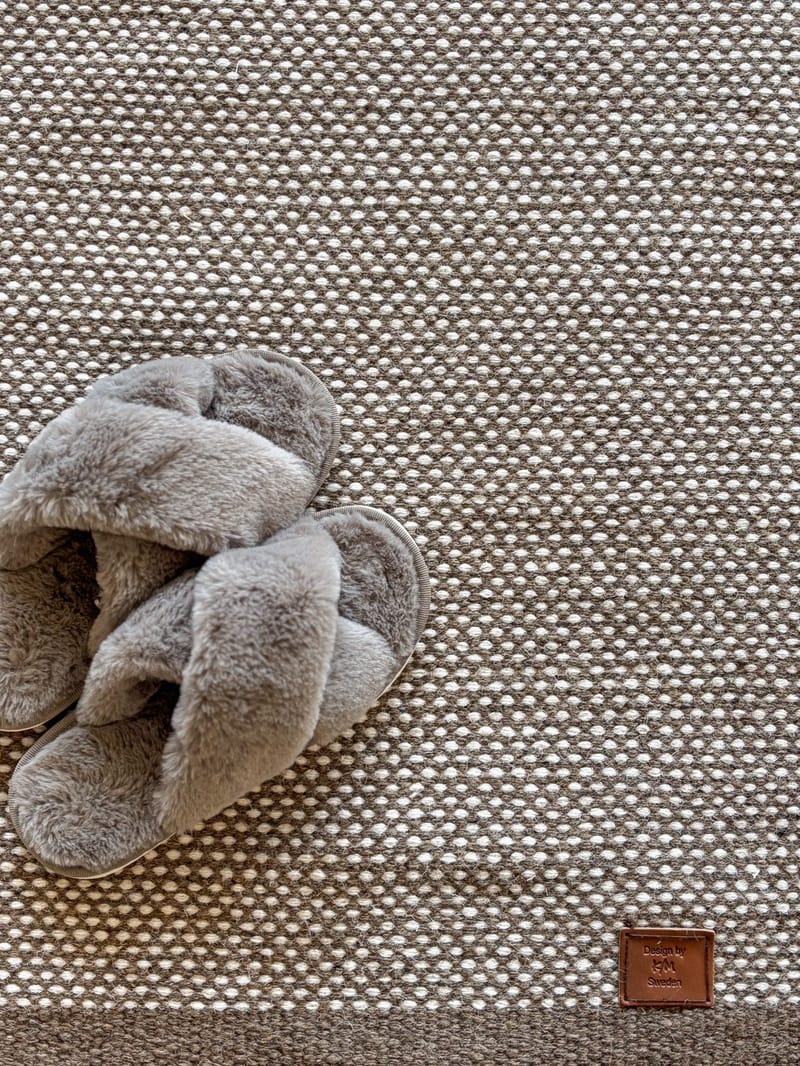 Håndvevd teppe KM Home Sandhamn Kvadrat 250x250 cm Mørk Lin - Mørk Lin - Tekstiler - Tepper & Matter - Moderne tepper - Ullteppe