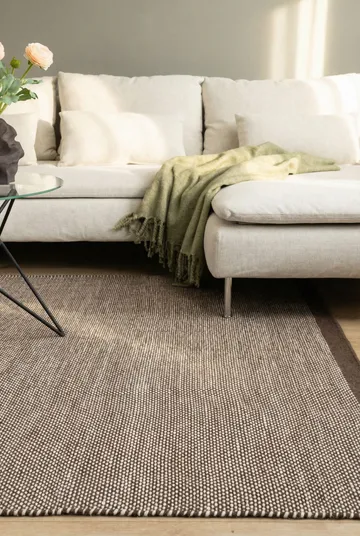 Håndvevd teppe KM Home Sandhamn Kvadrat 250x250 cm Sjokolade - Sjokolade - Tekstiler - Tepper & Matter - Moderne tepper - Ullteppe
