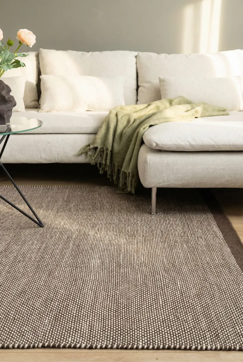 Håndvevd teppe KM Home Sandhamn Kvadrat 250x250 cm Sjokolade - Sjokolade - Tekstiler - Tepper & Matter - Moderne tepper - Ullteppe