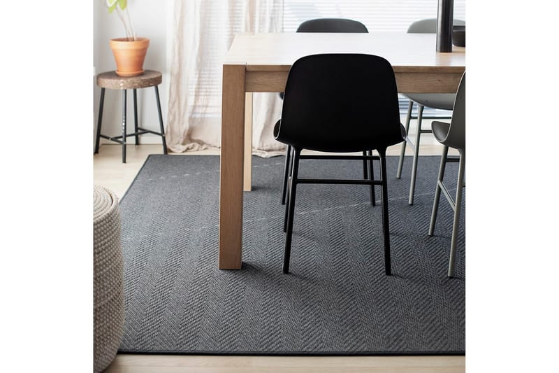 Elsa Matte Rund 133 cm Svart - VM Tepper - Tekstiler - Tepper & Matter - Moderne tepper - Ullteppe