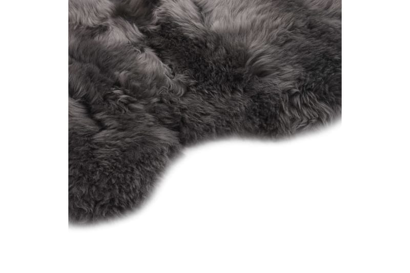 Teppe saueskinn 60x180 cm lysegrå - Grå - Saueskinn - Skinn & pelstepper
