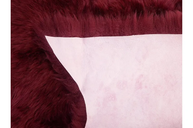 Uluru Saueskinn 65x110 cm - Rød - Tekstiler - Tepper & Matter - Skinn & pelstepper - Saueskinn