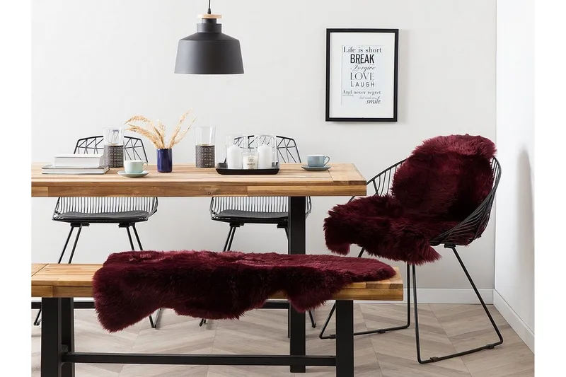 Uluru Saueskinn 65x110 cm - Rød - Tekstiler - Tepper & Matter - Skinn & pelstepper - Saueskinn