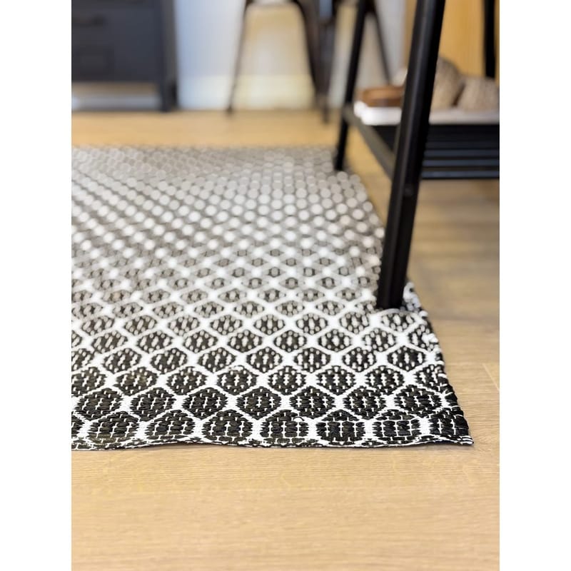 Plastteppe Hilma Link - 150x220 cm, Svart - Tekstiler - Tepper & Matter - Utendørstepper - Plasttepper