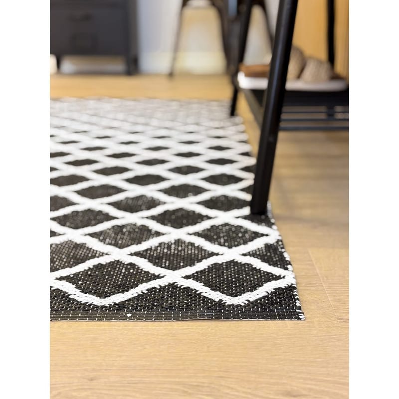 Plastteppe Hilma Wave - 70x250 cm, Svart - Tekstiler - Tepper & Matter - Utendørstepper - Plasttepper